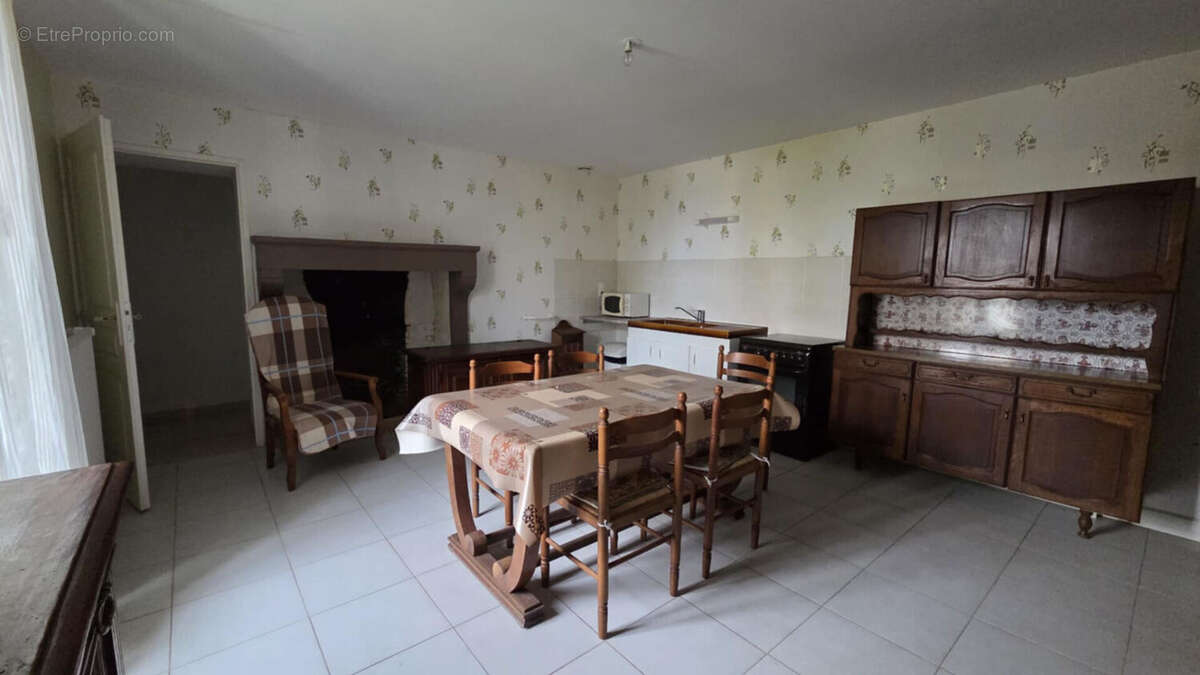 Maison à SOUVIGNE