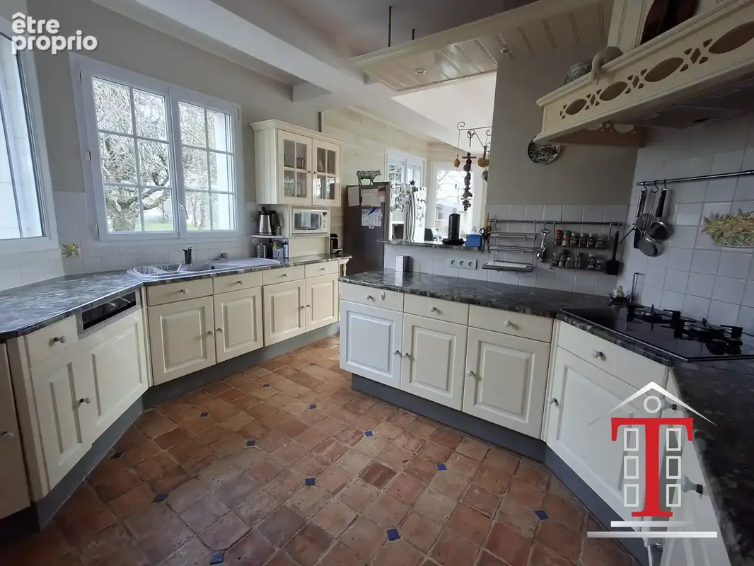 Maison 8 pièces 240 m² à vendre à Trelaze (49800) - photo 2