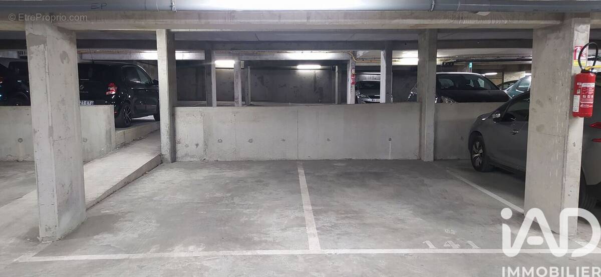 Photo 1 - Parking à CORMEILLES-EN-PARISIS