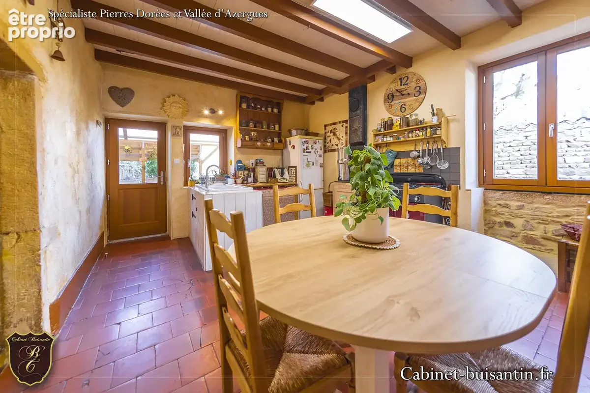 Maison de village en pierres avec terrasse et cour - photo 4