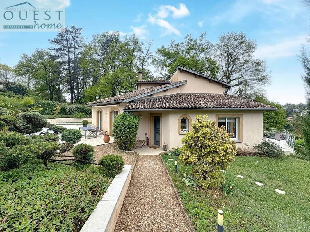 Maison à CHARBONNIERES-LES-BAINS