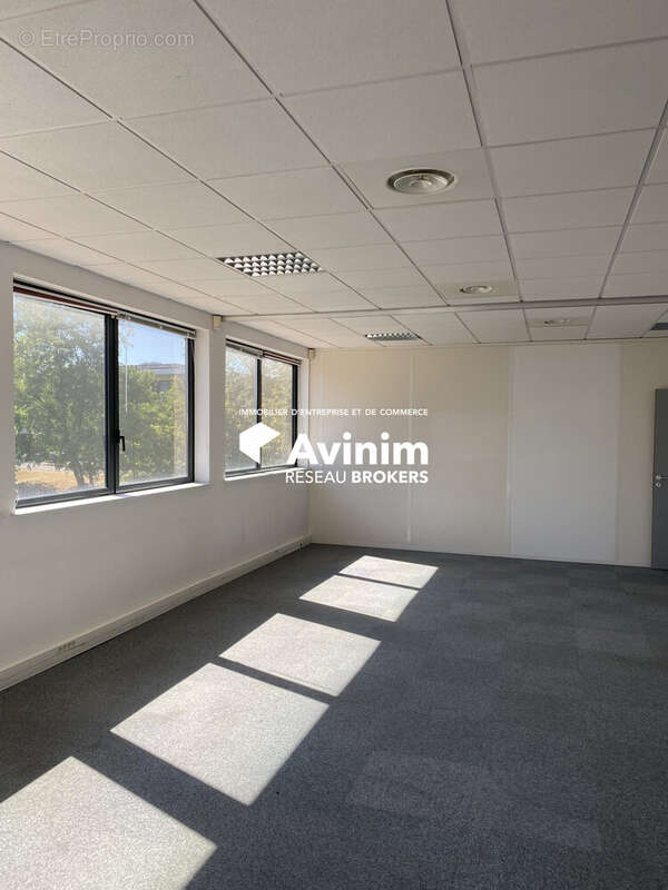 Commerce 434 m² à Limonest  - photo 3