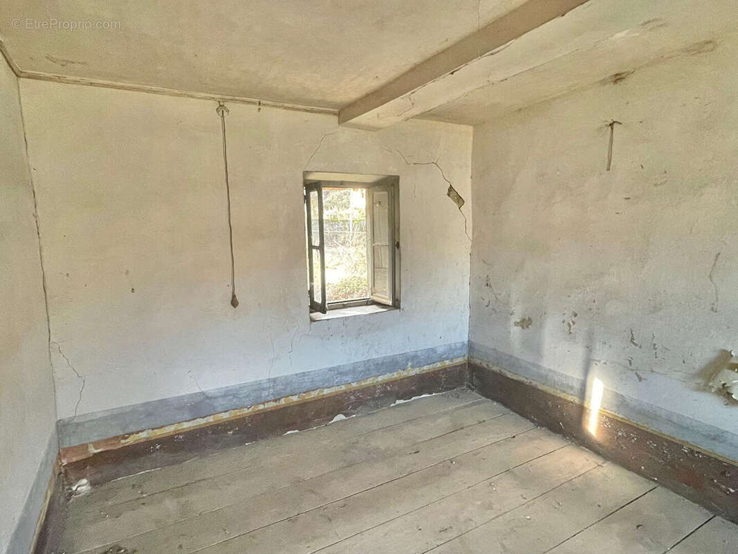 Maison de 90 m² à SAINT-CHEF (intérieur à rénover) - photo 14