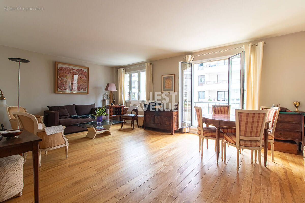 Appartement à PARIS-16E