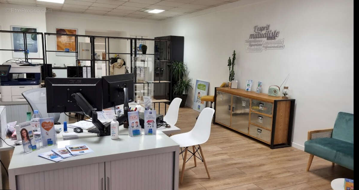 Belle opportunité d'investissement à Villeneuve sur Lot. Immeuble de rapport avec avec local commercial disponible en RDC (magas - photo 2