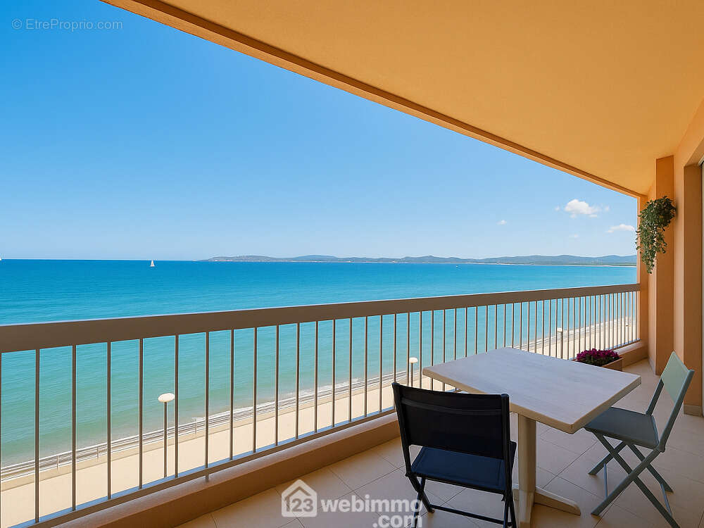 Terrasse en front de mer offrant un panorama d?exception. - Appartement à SAINTE-MAXIME