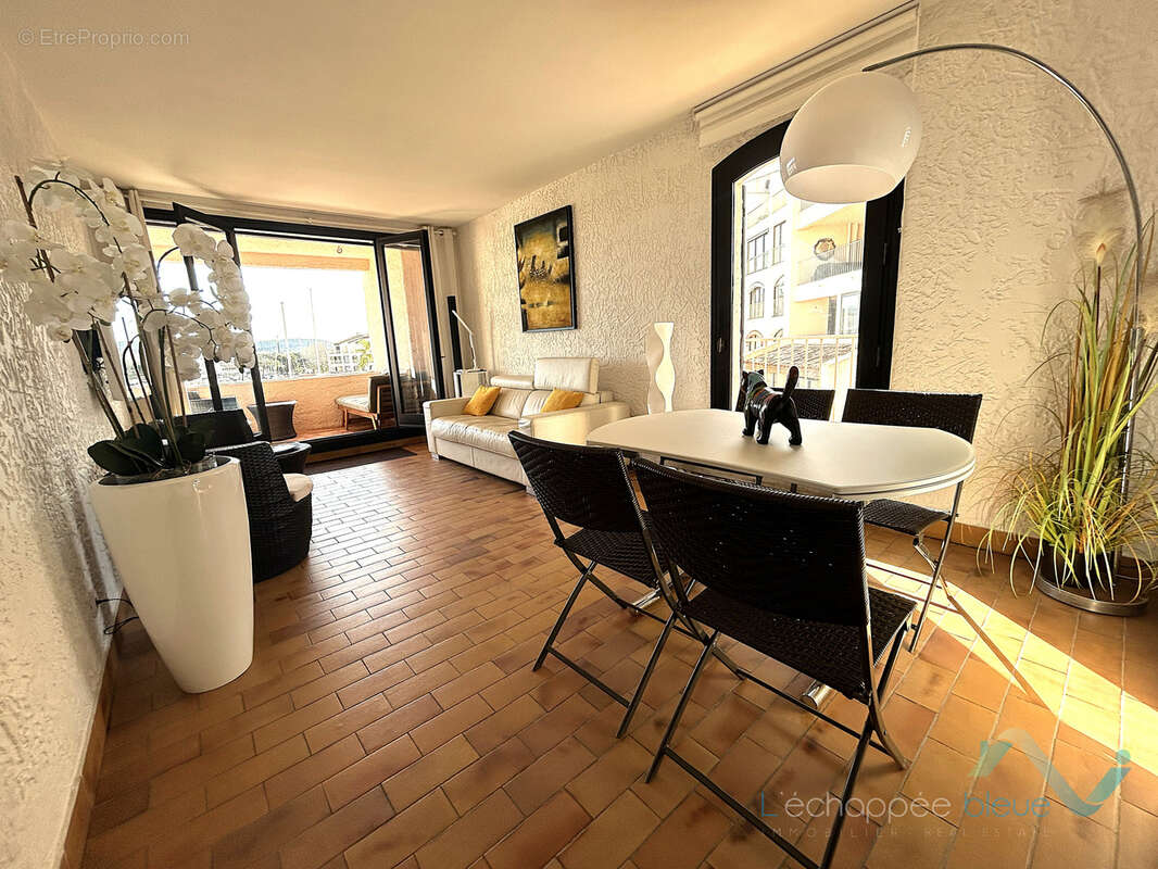 Appartement à COGOLIN