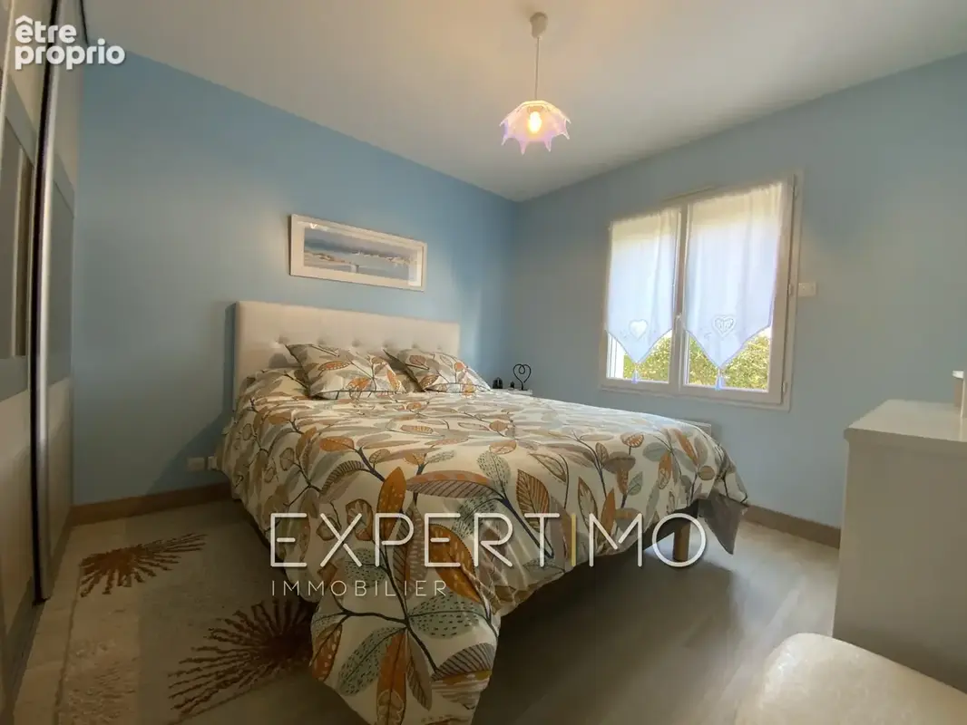 Maison indépendante de plain-pied, T5 de 98 m2, trois chambres, véranda, piscine. Proche commerces et plages - photo 10