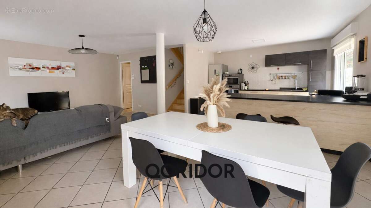 Appartement à GENAY