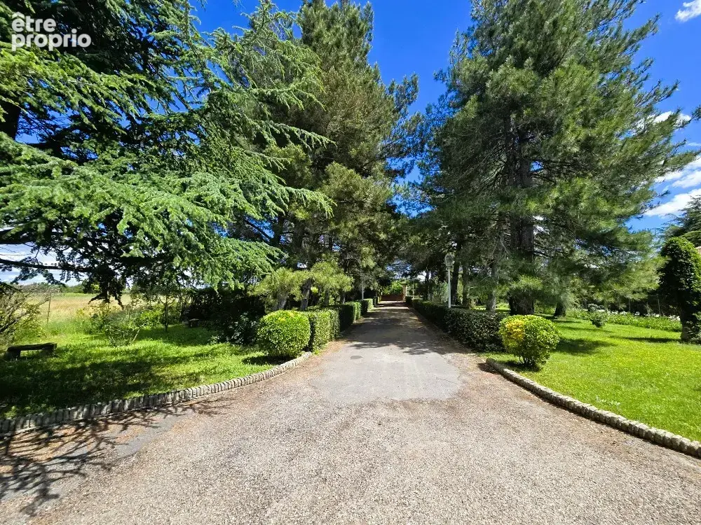 Spacieuse villa - 4860 m2 Terrain - Piscine. - photo 2