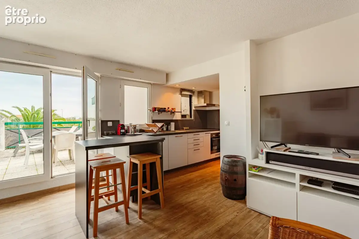 À vendre   Spacieux T2 avec grande terrasse, cave et place de parking à deux pas de l’océan - photo 4