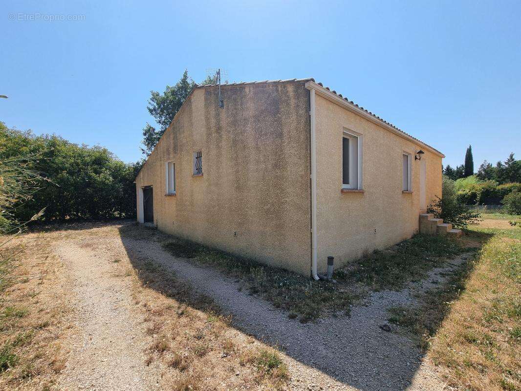 Maison à SAINT-JULIEN-LES-ROSIERS
