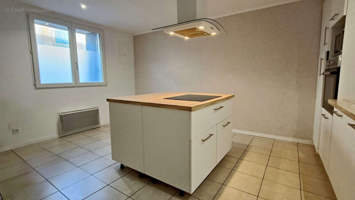 Maison à SAINT-MARTIN-LACAUSSADE