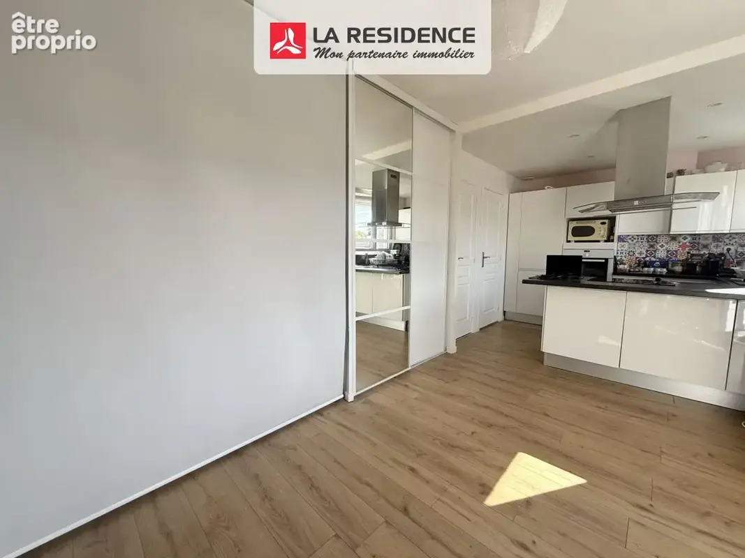 Appartement 1 pièce 27 m² à vendre à Velizy-Villacoublay (78140) - photo 4