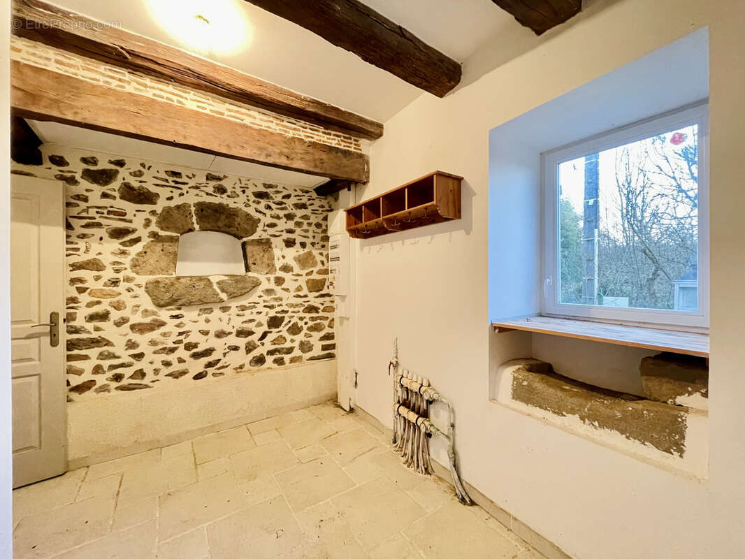 Maison à LESIGNAC-DURAND