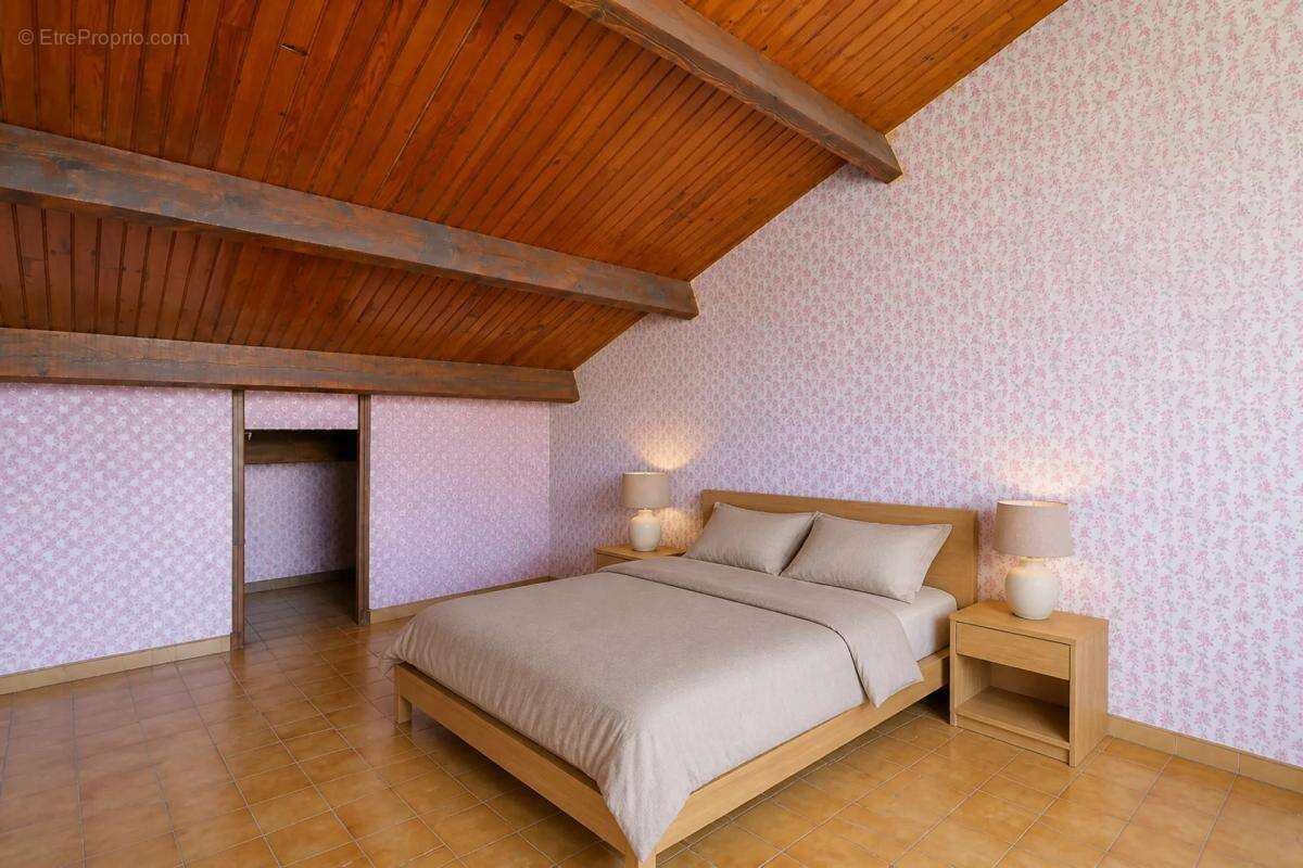Maison de 5 pièces de 129 m² à Arles - photo 7