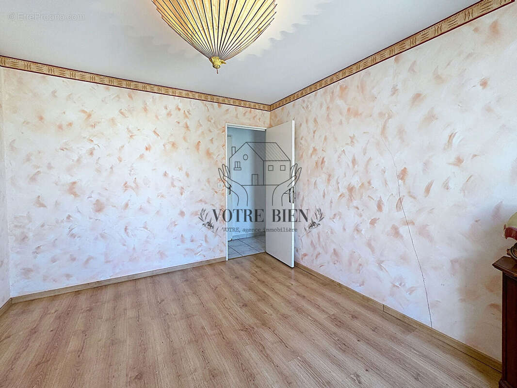 Appartement Manosque 4 pièce(s) 83.05 m2 - TERRASSE - CAVE - STATIONNEMENT - photo 10