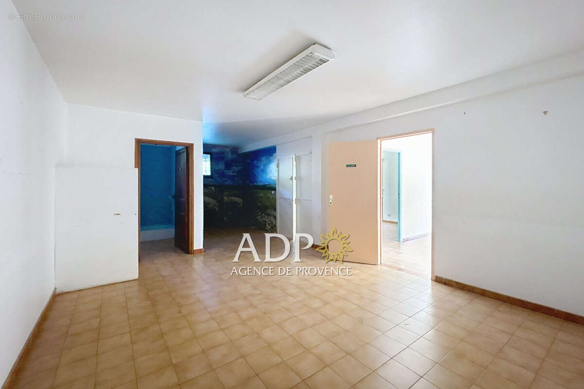 Commerce à CHATEAUNEUF-GRASSE