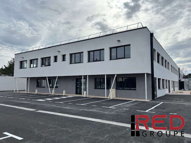 Commerce 59 m² à Eguilles  - photo 3