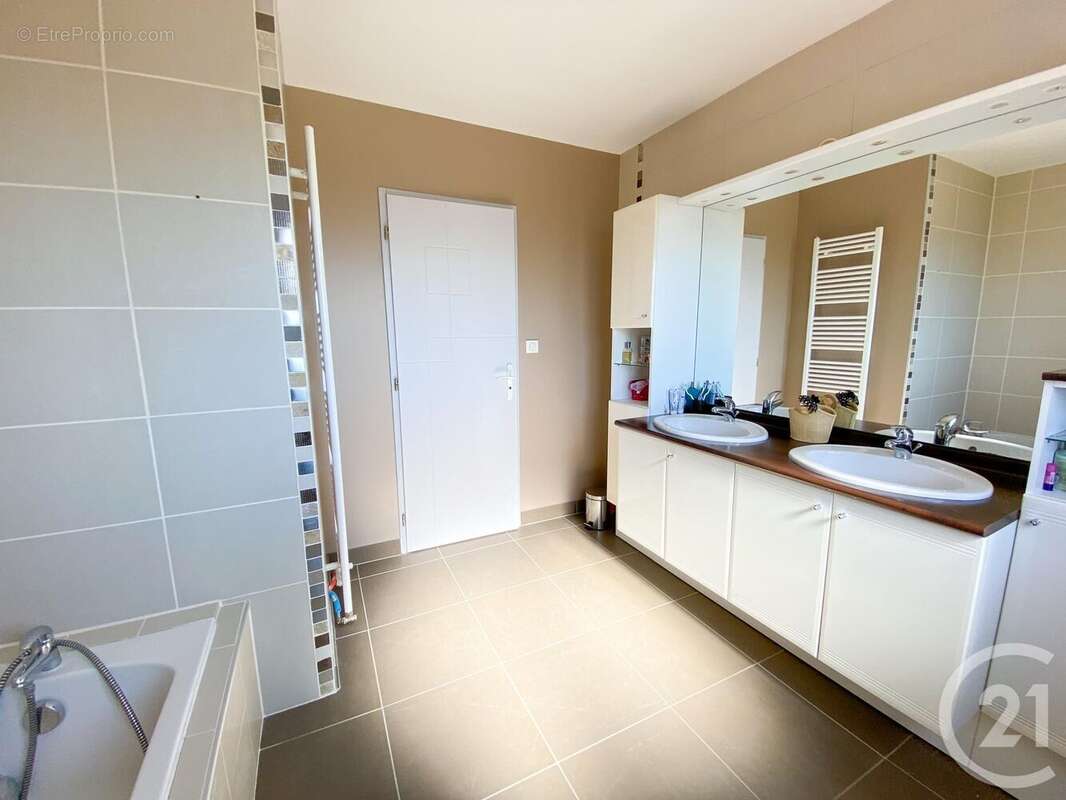 Maison à FONTENILLES