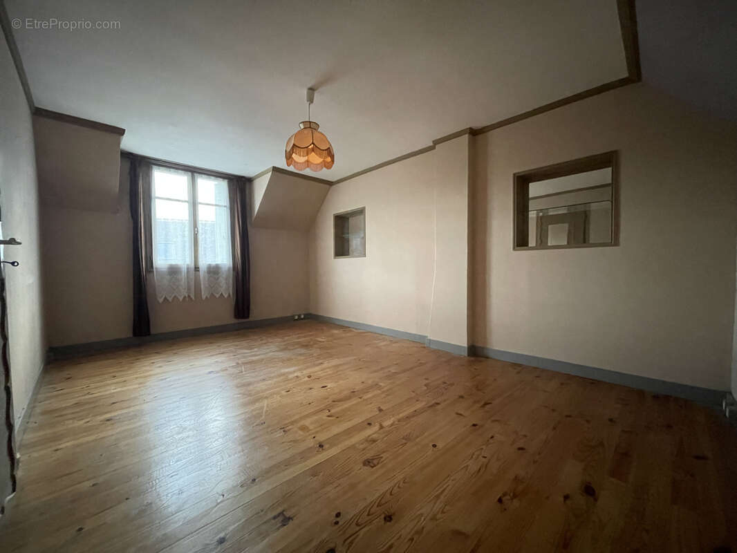 Maison à CIRES-LES-MELLO