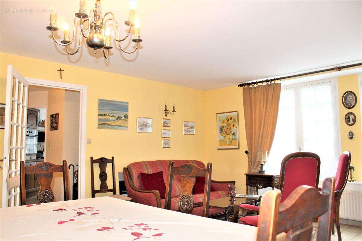 Maison à PLOUGUENAST