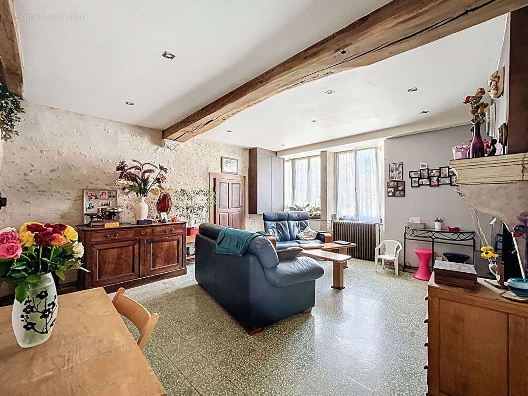 Maison à FRAIGNOT-ET-VESVROTTE