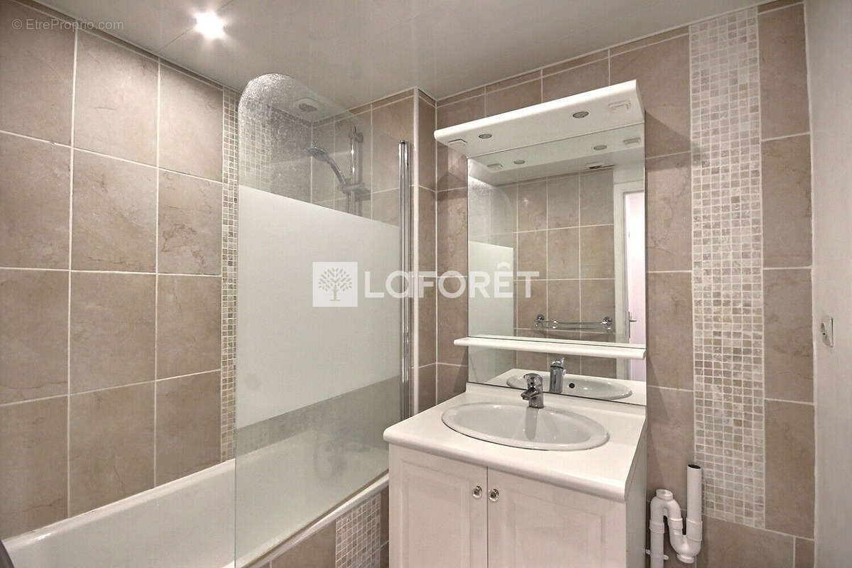 Appartement à COURBEVOIE