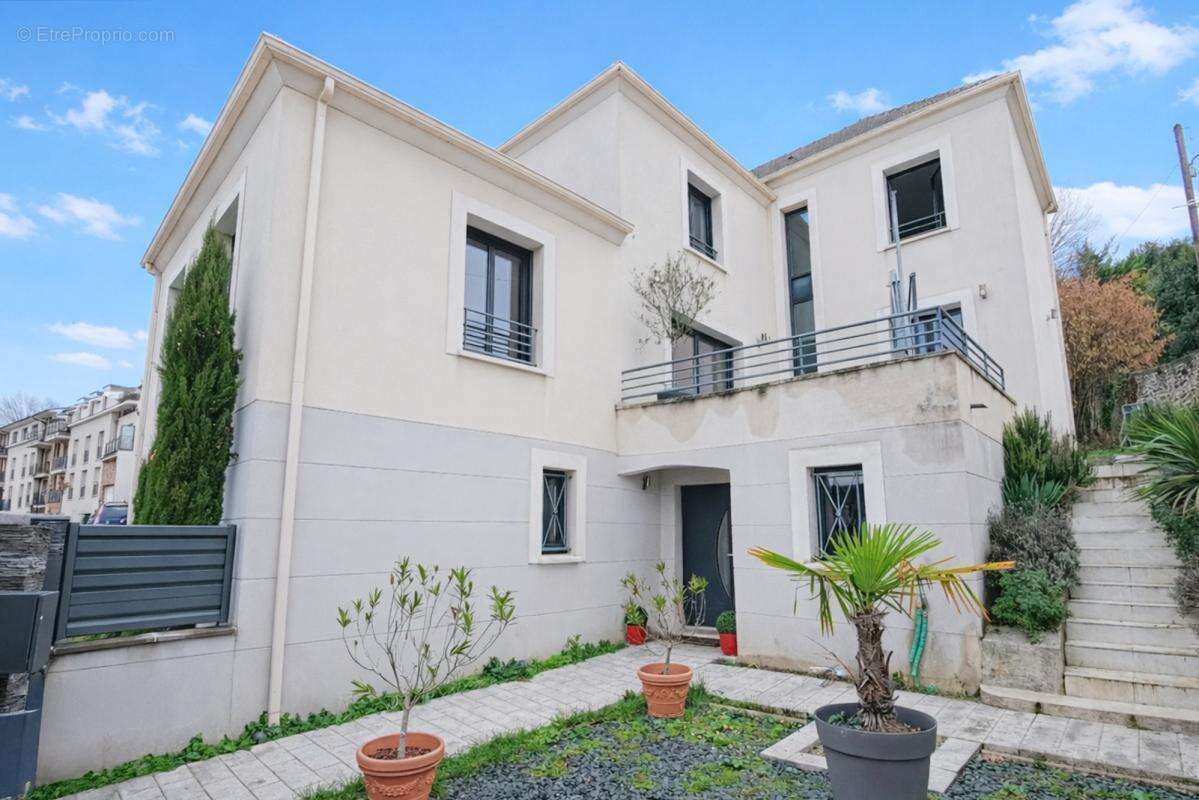 Maison à CHENNEVIERES-SUR-MARNE