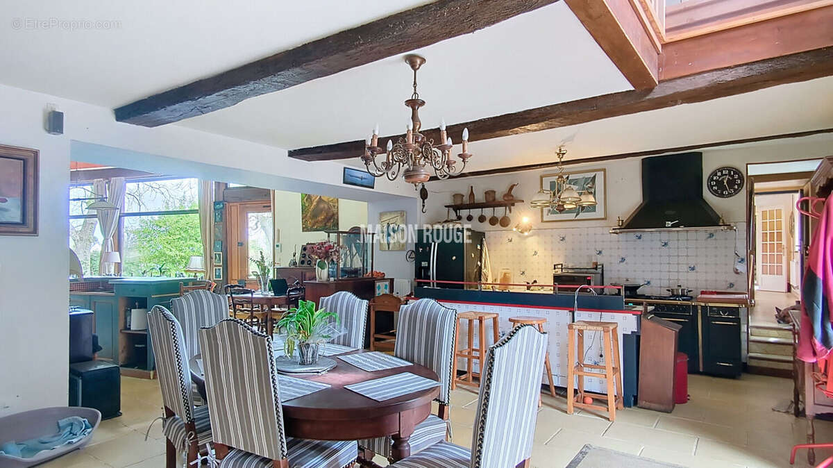 Maison à LA ROCHE-DERRIEN