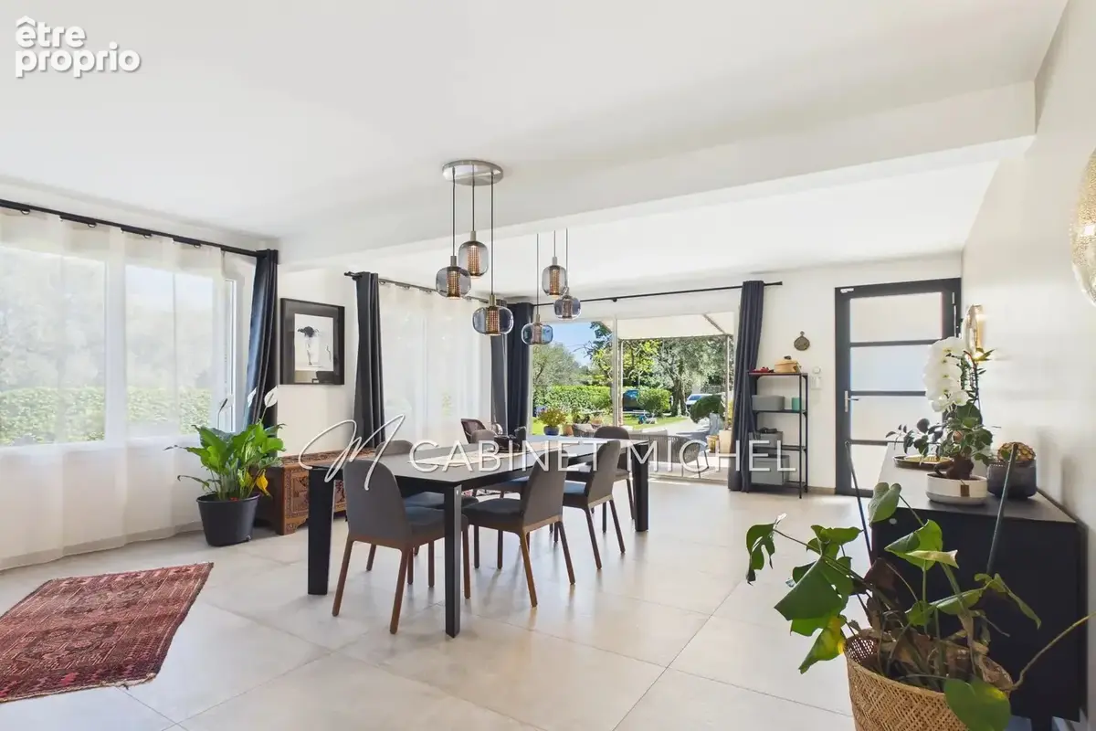 Maison 252 m² à Le Rouret  - photo 5