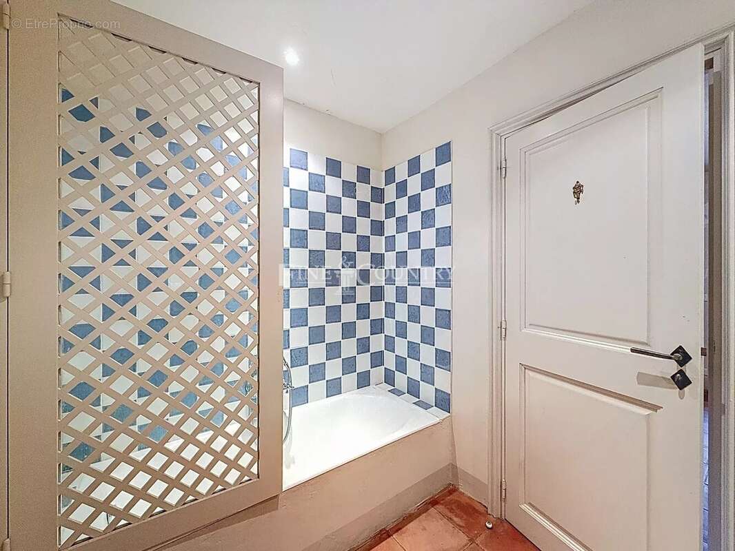 Maison à ROQUEBRUNE-SUR-ARGENS