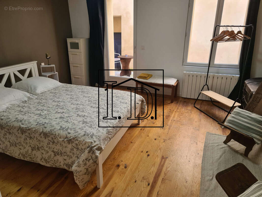 CHAMBRE 1er - Maison à LAUZUN