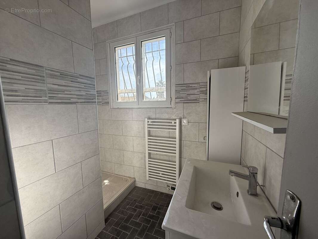 Maison 185 m² à Marignane  - photo 3