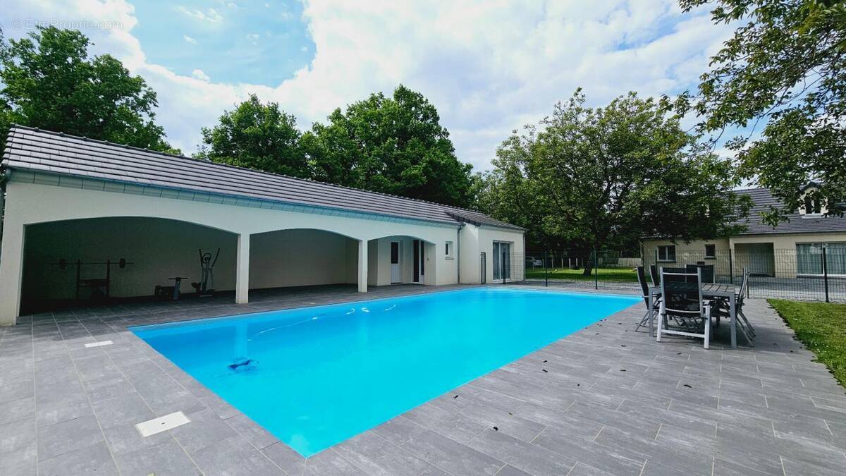 Maison à MEHUN-SUR-YEVRE