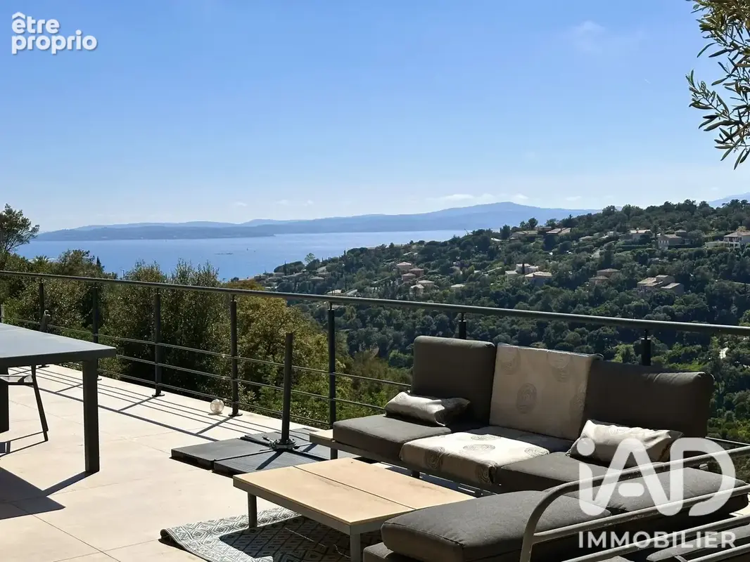 Photo 1 - Maison à ROQUEBRUNE-SUR-ARGENS