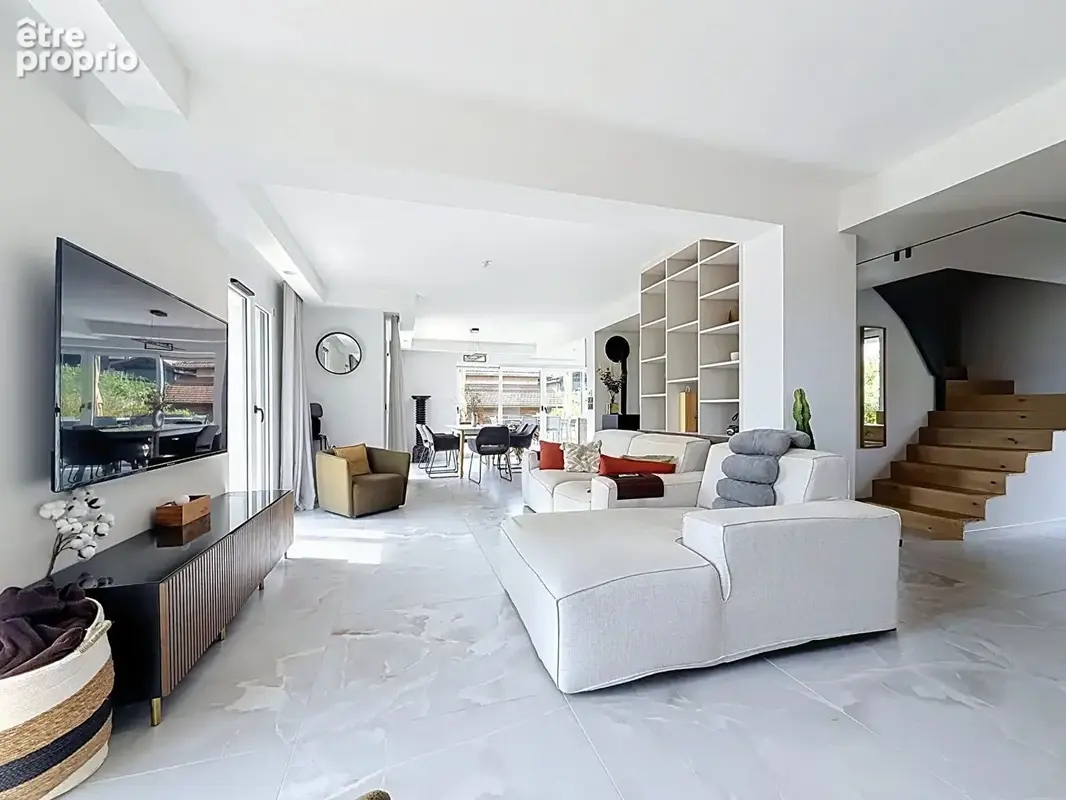 Maison rénovée avec vue imprenable et T2 indépendant à Poisy - photo 3