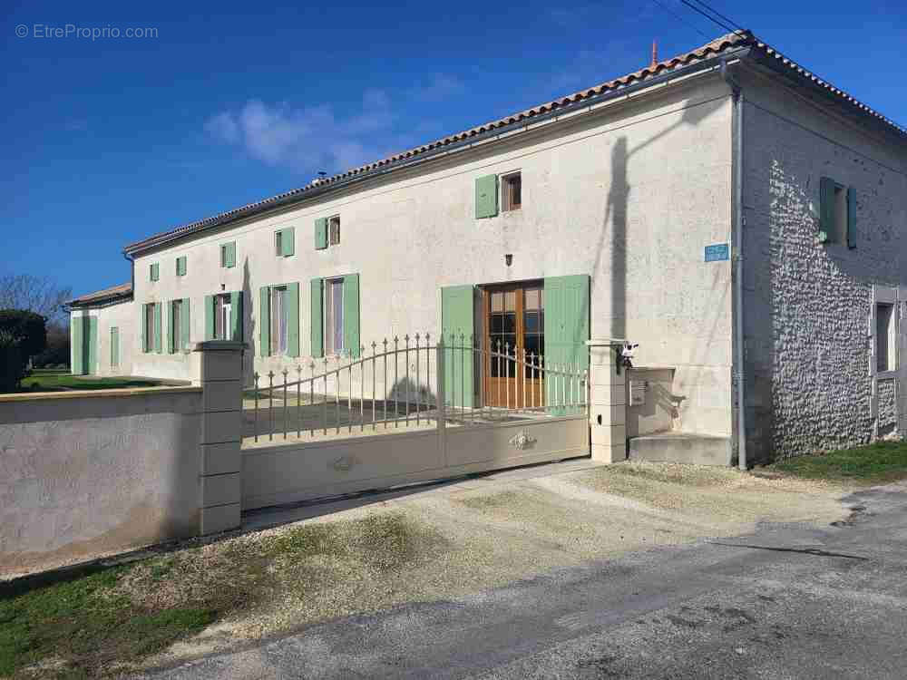 Maison à MIRAMBEAU
