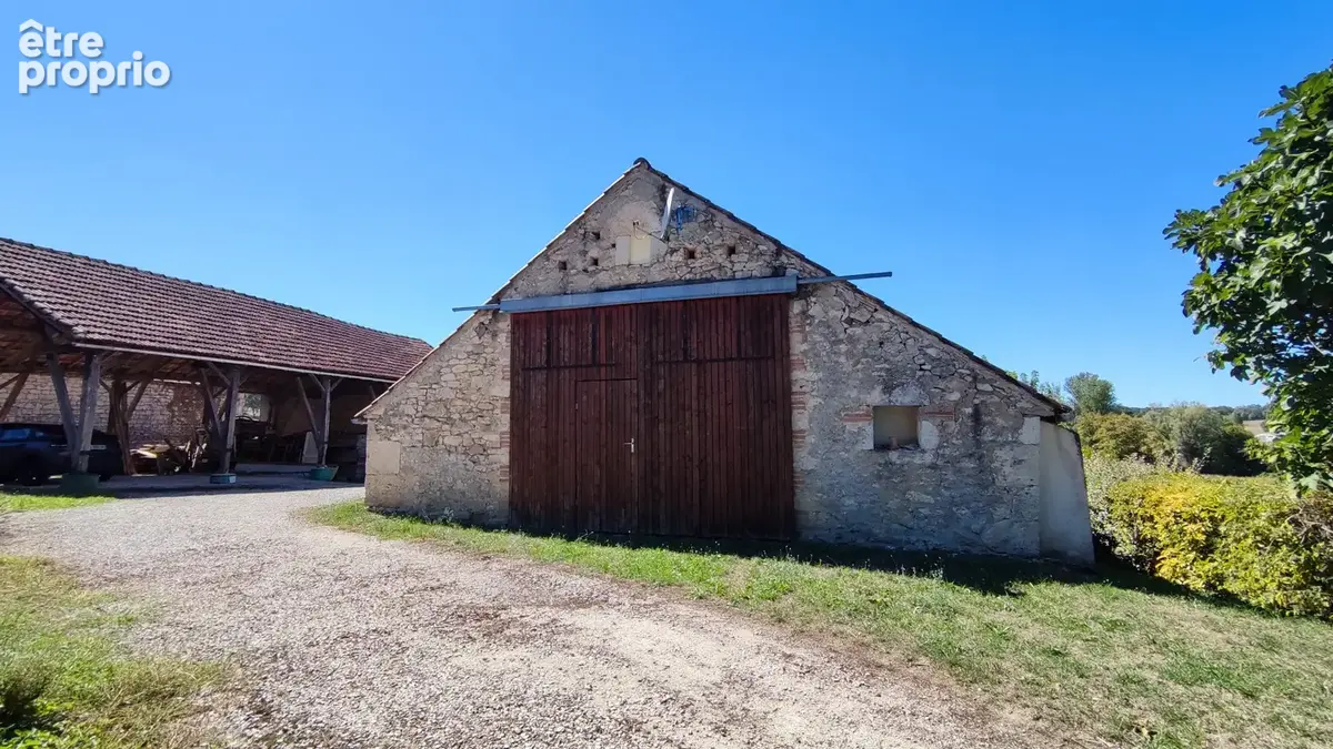 Propriété quercynoise en pierre avec gîte   2 maisons, dépendances et 4 246 m2 de terrain - photo 22
