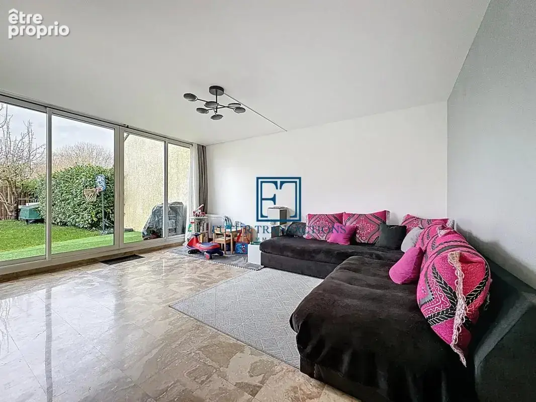 Photo Maison à Voisins-Le-Bretonneux au prix de 450 000€