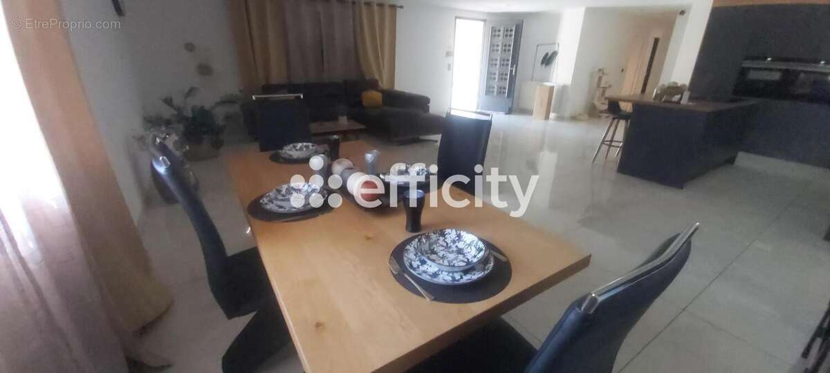 Maison à VAULX-EN-VELIN