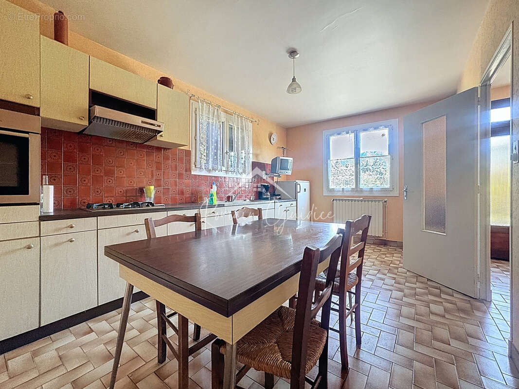 Maison f4 95 m2 sur le causse noir - photo 6