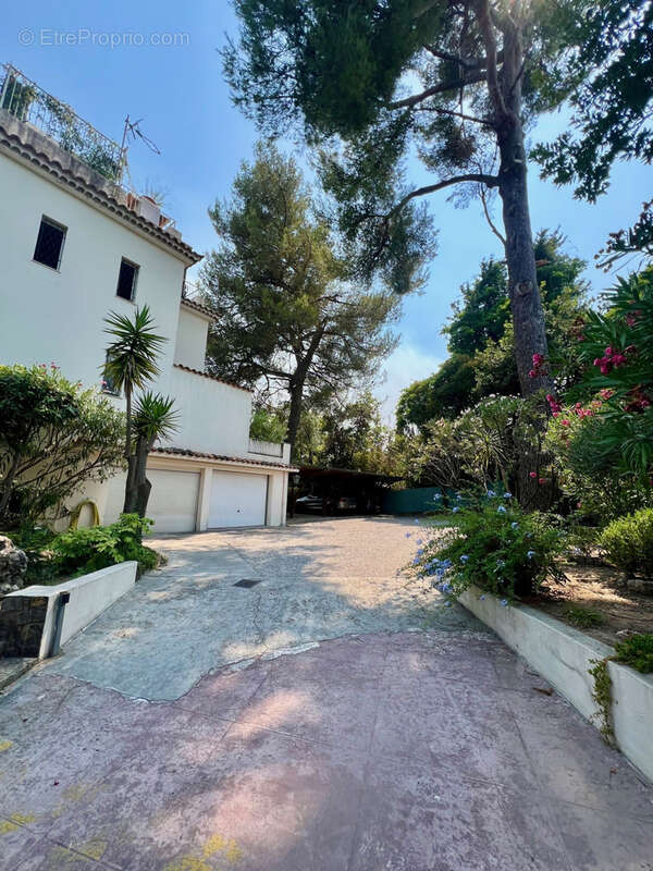 Superbe  2/3 pieces en excellent etat-terrasse-calme-jolie vue jardin-faibles charges - photo 8