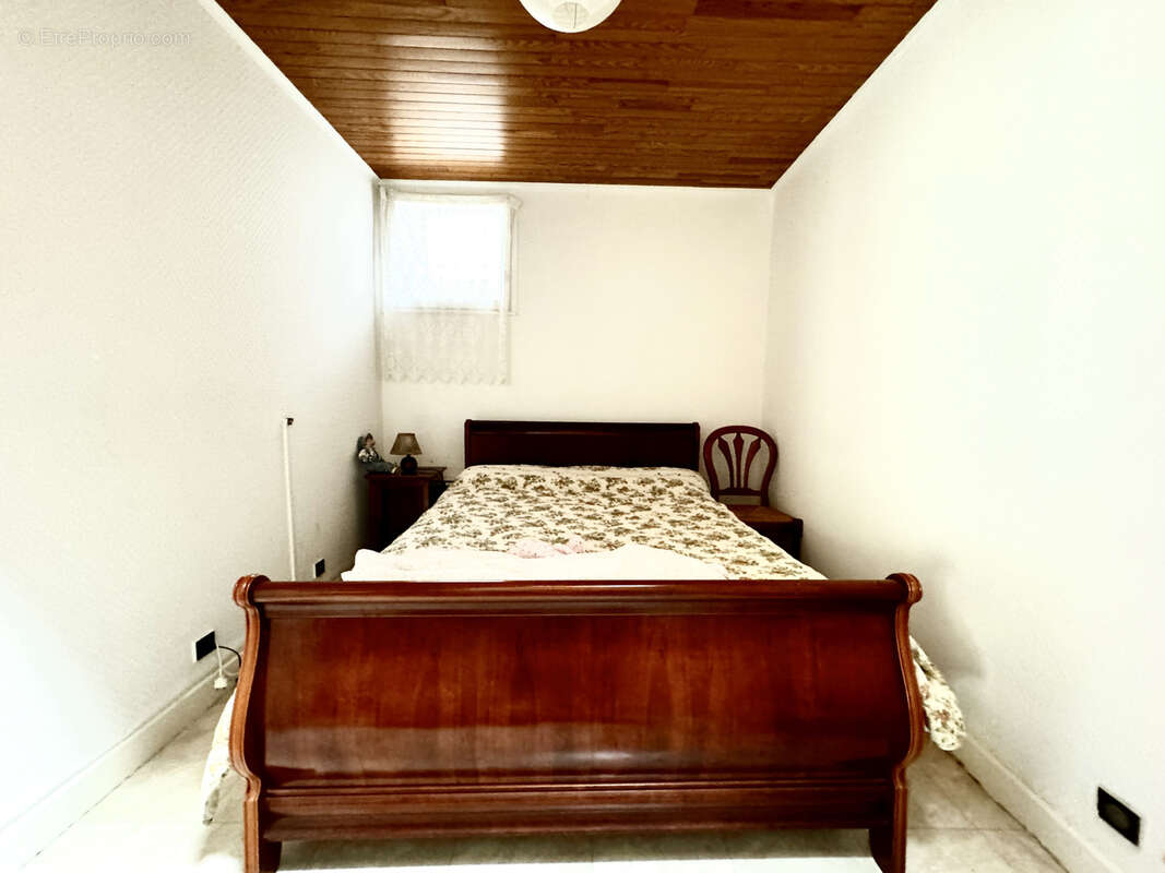 Commerce à LA TESTE-DE-BUCH