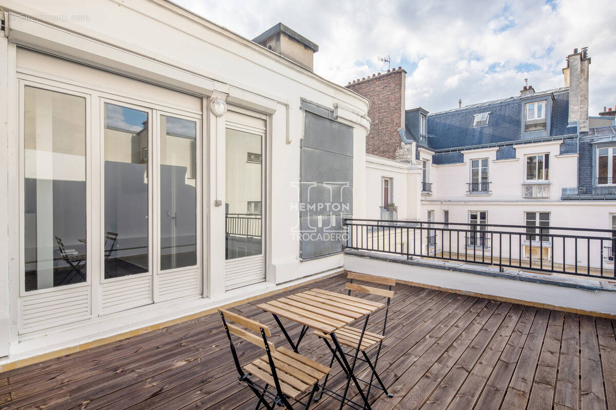 Appartement à PARIS-17E