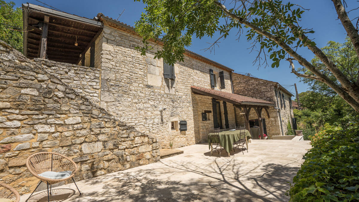 Maison à MONTCUQ