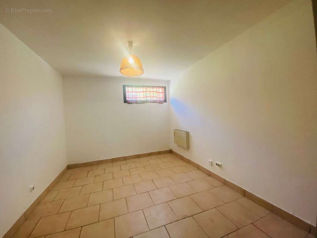 A vendre à la Chapelaude - Maison 4 chambres sur sous/sol semi-enterrée avec garage pour 2 vl - photo 11