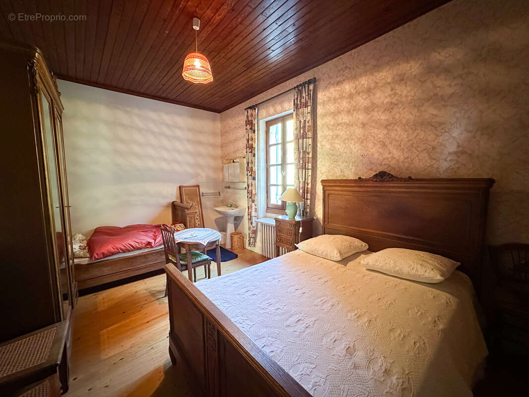 Maison à COLAYRAC-SAINT-CIRQ