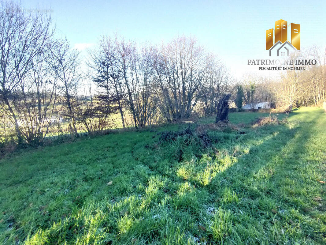 Terrain à SAINT-PIERRE-DU-LOROUER