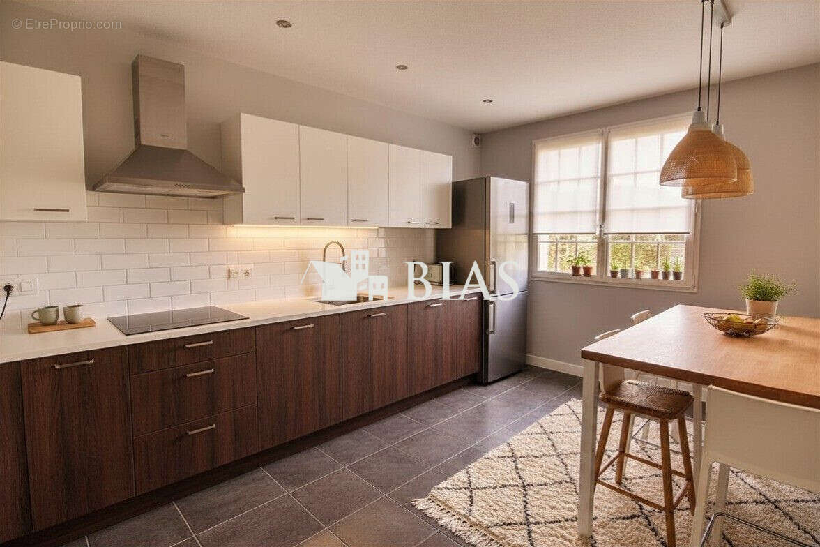 Photo transformée avec l'IA - Maison à BUCHY